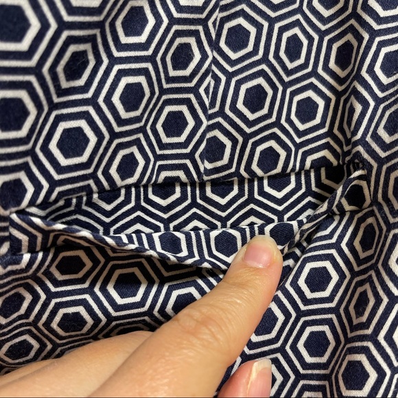 NWOT LAUNDRY | BLUE/WHITE HEXAGON PRINT BERMUDA SHORTS WITH 4 POCKETS | SIZE 4 - Picture 5 of 13